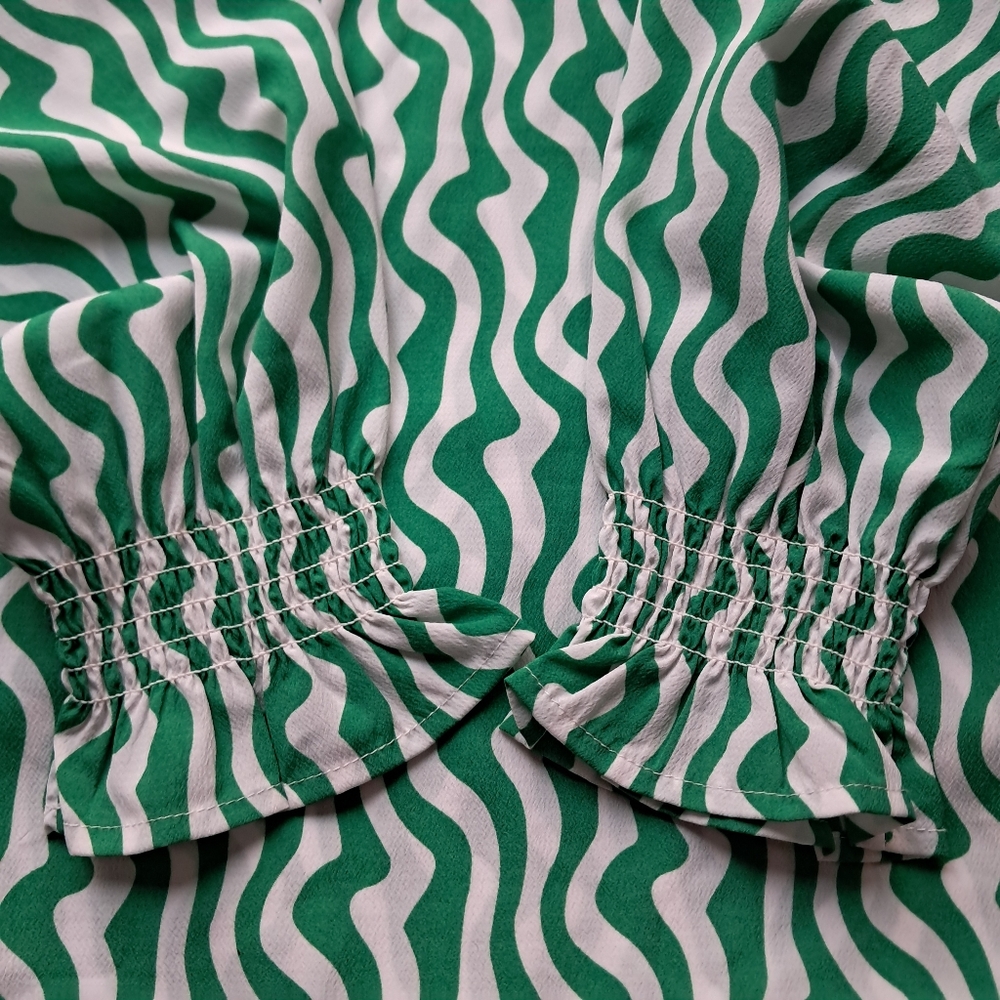 THML Womens Long Sleeve Blouse Green/White Wave Fuschia Accent Medium EUC - Picture 12 of 13